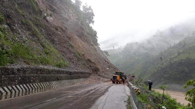 नारायणगढ–मुग्लिन सडकका २५ ठाउँमा पहिरोको जोखिम