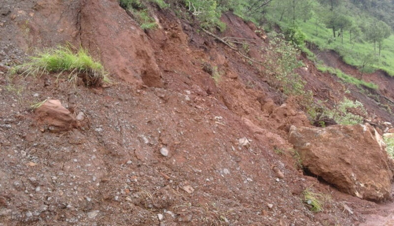 सङ्खुवासभामा पहिरोमा पुरिएर एकै परिवारका दुई जनाको मृत्यु