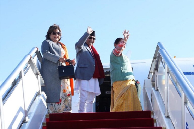 चीन भ्रमण सकेर काठमाडौं आइपुगे प्रधानमन्त्री ओली