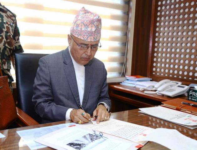 अर्थमन्त्री खनालको पहिलो निर्णय : टुक्रे र पूर्वतयारीबिनाका आयोजना कार्यान्वयन नगर्ने